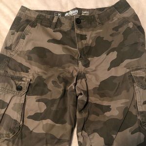 Urban Pipeline Camo cargo shorts sz 34